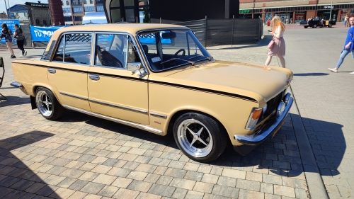 Fiat 1 (E81) hatchback