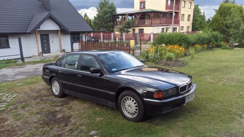 BMW 7 (E38) sedan