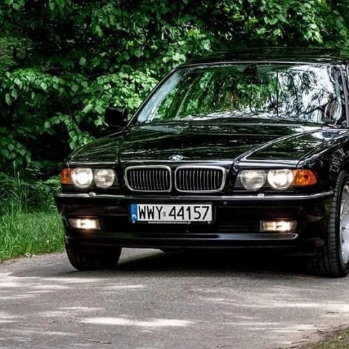 BMW 7 (E38) sedan
