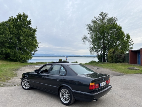 BMW 5 (E34) sedan