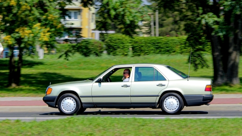 Mercedes Klasa E (W124) sedan